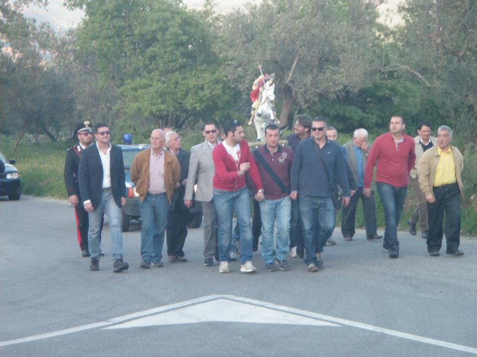 Arrivo statua il 20 aprile 2013